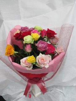 SB0285　鳥海山麓の澄んだ水と空気が育んだ　バラの花束（中）