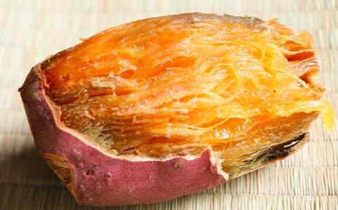 上品な甘さの【シルクスイート】1kg （栽培期間中、農薬、化学肥料不使用） さつまいも サツマイモ 芋 F3S-2001