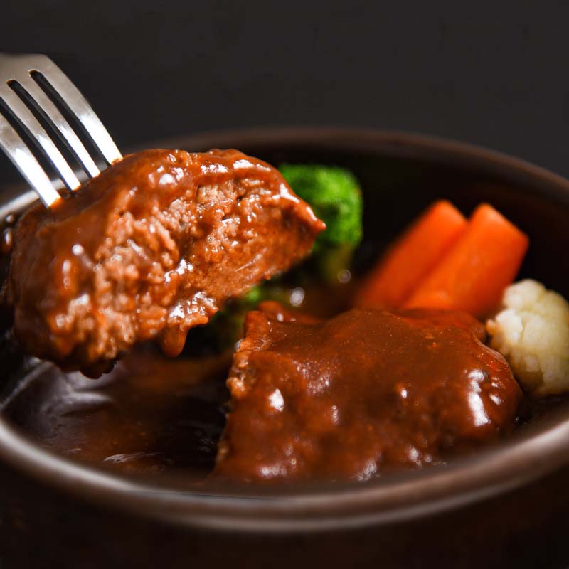 【45営業日以内配送】湯せんでOK ！ 黒毛和牛「山形牛」入りハンバーグ 880g（220g×4個） ＜デミグラス煮込みハンバーグ＞　010-D-YL050 4個（220g×4個）