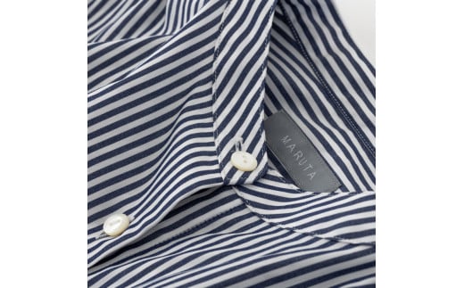 バンドカラーシャツ M-L 細めのバンドカラー シャツブラウス ／ バンドカラー ネイビー ストライプ シャツ ブラウス 長袖 アウター インナー MARUTA 春 夏 秋 冬 通年 シンプル 着回し 天然素材 ojohn 山形県寒河江市　068-H-OJ001 M～L