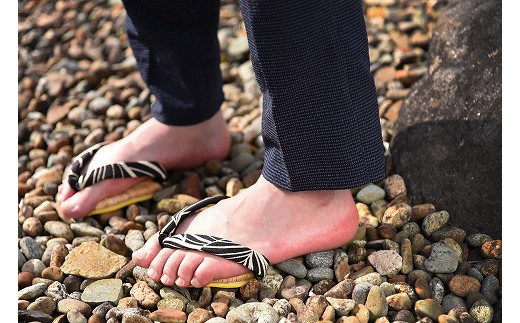 【織田信長も愛用】整体師監修 手編み 足半草履（あしなかぞうり）・女性用「桜（さくら）」　024-H-KZ017