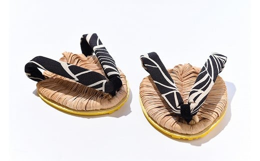 【織田信長も愛用】整体師監修 手編み 足半草履（あしなかぞうり）・男性用「黒葉（こくよう）」　024-H-KZ016