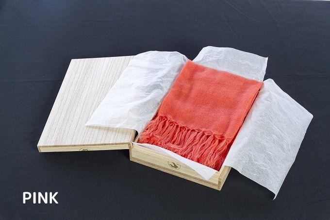 【ピンク】【大判】紅花染め×極細モヘヤ糸フーガ ストール（約202cm×約80cm）【 ファッション 小物 無地 日本製 高級 モヘア 技術 伝統 国内製造 春 夏 ギフト プレゼント 贈答 東北 山形 山形県 寒河江市 佐藤繊維 Sato-S2 】　360-H-SS010-PINK ピンク 長さ 約202cm × 幅 約80cm