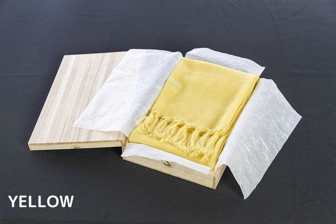 【イエロー】【大判】紅花染め×極細モヘヤ糸フーガ ストール（約202cm×約80cm）【 ファッション 小物 無地 日本製 高級 モヘア 技術 伝統 国内製造 春 夏 ギフト プレゼント 贈答 東北 山形 山形県 寒河江市 佐藤繊維 Sato-S2 】　360-H-SS011-YELLOW イエロー 長さ 約202cm × 幅 約80cm