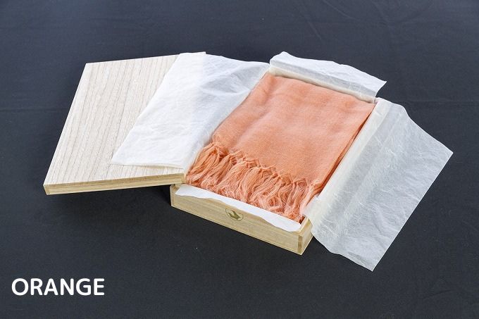 【オレンジ】【大判】紅花染め×極細モヘヤ糸フーガ ストール（約202cm×約80cm）【 ファッション 小物 無地 日本製 高級 モヘア 技術 伝統 国内製造 春 夏 ギフト プレゼント 贈答 東北 山形 山形県 寒河江市 佐藤繊維 Sato-S2 】　360-H-SS012-ORANGE オレンジ 長さ 約202cm × 幅 約80cm