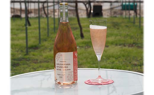果樹園生まれの 「漆山スパークリングワイン (デラウェア)