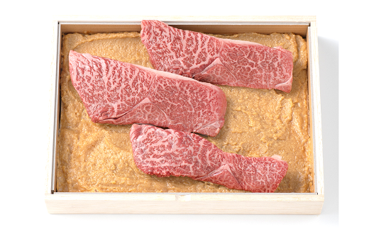 【肉の旭屋】 米沢牛えぼし漬けモモ 210g(3枚入)×2箱 『(株)