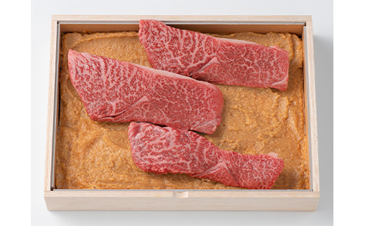 【肉の旭屋】 米沢牛えぼし漬け モモ 210g(3枚入) 『(株)肉の