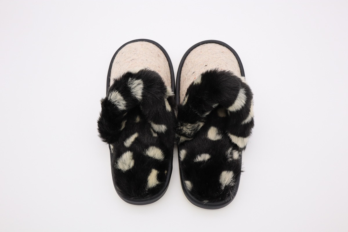 【Mサイズ・ブラック】ドットボア・ボアスリッパ 1足【数量限定】