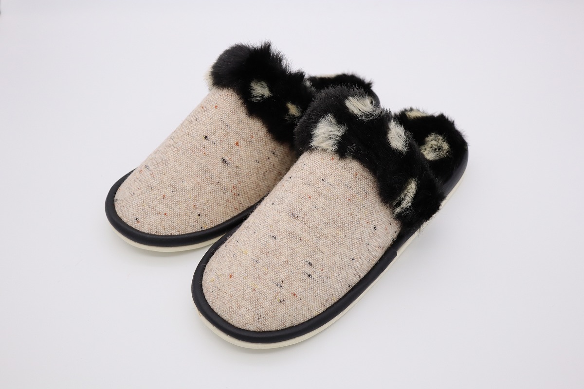 【Mサイズ・ブラック】ドットボア・ボアスリッパ 1足【数量限定】