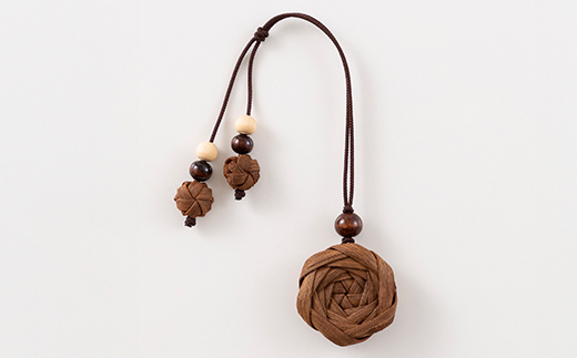 FYN6-437 山形県 西川町 大井沢産 山ぶどうのチャーム 「バラB」 国産 山葡萄 つる 手作り ハンドメイド 伝統工芸品 民芸品 キーホルダー 贈答 贈り物 ご自分用 自宅用