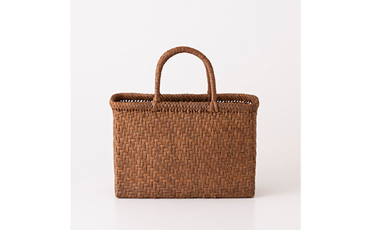 FYN9-834 ≪ご好評につき1年以上待ち≫ 山形県西川町 大井沢産 山葡萄籠 山ぶどうのつるカゴ バック大（約縦 23cm×横 33cm×まち 10cm 取っ手 13cm） 蔓籠 手作り 職人 やまぶどう 国産 月山 民芸品 伝統工芸品