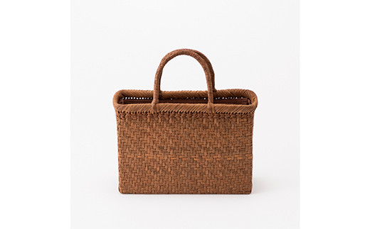 FYN9-838 ≪ご好評につき1年以上待ち≫ 山形県西川町 大井沢産 山葡萄籠 山ぶどうのつるカゴ バック大 内布付 （約縦 23cm×横 33cm×まち 10cm 取っ手 13cm）蔓籠 手作り 職人 やまぶどう 国産 月山 民芸品 伝統工芸品