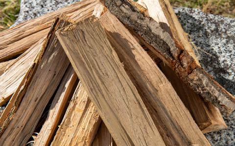 FYN9-540 大人の火遊びセット 薪 約4kg (ナラ 楢 約2.8kg / ほうのき・山桜など 約1.2kg) キャンプ アウトドア 乾燥薪 焚火 ソロキャンプ