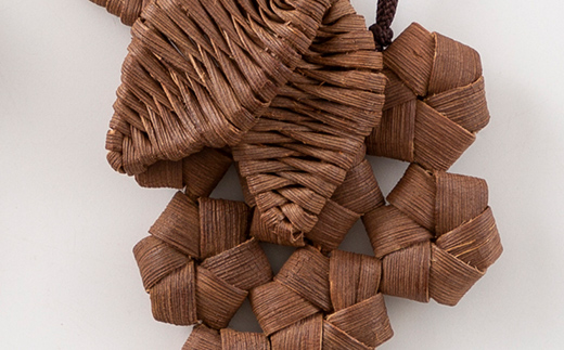 FYN6-433 山形県 西川町 大井沢産 山ぶどうのチャーム 「ぶどう」 国産 山葡萄 つる 手作り ハンドメイド 伝統工芸品 民芸品 キーホルダー 贈答 贈り物 ご自分用 自宅用