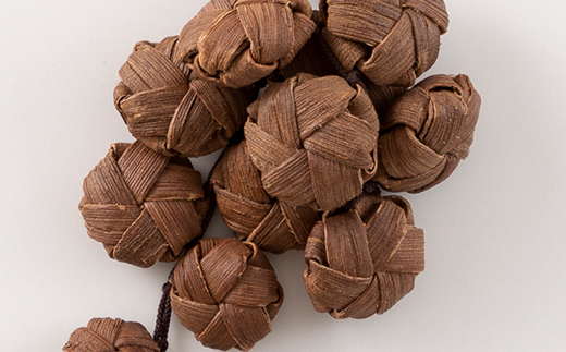 FYN6-434 山形県 西川町 大井沢産 山ぶどうのチャーム 「ぶどう房」 国産 山葡萄 つる 手作り ハンドメイド 伝統工芸品 民芸品 キーホルダー 贈答 贈り物 ご自分用 自宅用