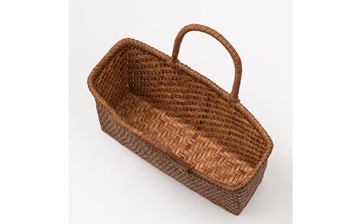 FYN9-834 ≪ご好評につき1年以上待ち≫ 山形県西川町 大井沢産 山葡萄籠 山ぶどうのつるカゴ バック大（約縦 23cm×横 33cm×まち 10cm 取っ手 13cm） 蔓籠 手作り 職人 やまぶどう 国産 月山 民芸品 伝統工芸品