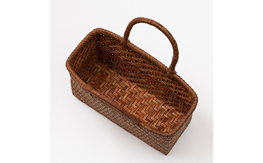 FYN9-835 ≪ご好評につき6ヶ月以上待ち≫ 山形県西川町 大井沢産 山葡萄籠 山ぶどうのつるカゴ バック小（約縦 18cm×横 26cm×まち 10cm 取っ手 12cm） 蔓籠 手作り 職人 やまぶどう 国産 月山 民芸品 伝統工芸品