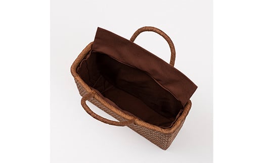 FYN9-838 ≪ご好評につき1年以上待ち≫ 山形県西川町 大井沢産 山葡萄籠 山ぶどうのつるカゴ バック大 内布付 （約縦 23cm×横 33cm×まち 10cm 取っ手 13cm）蔓籠 手作り 職人 やまぶどう 国産 月山 民芸品 伝統工芸品