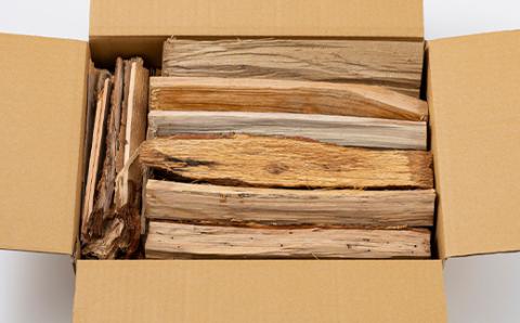 FYN9-540 大人の火遊びセット 薪 約4kg (ナラ 楢 約2.8kg / ほうのき・山桜など 約1.2kg) キャンプ アウトドア 乾燥薪 焚火 ソロキャンプ