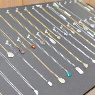 FYN9-037 月山めのう 勾玉4cm 首飾り