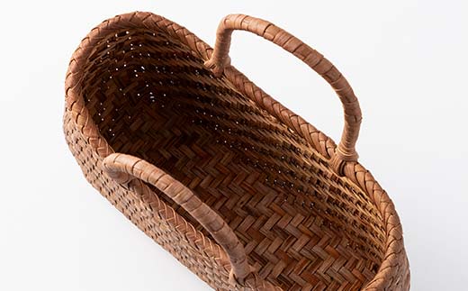 FYN6-001 ≪ご好評につき1年以上待ち≫ 山形県西川町 大井沢産 山葡萄籠 山ぶどうのつるカゴ アーチ状 小 （約縦17cm×横25cm×まち9cm 取っ手11cm） 蔓籠 籠 バック 手作り 職人 やまぶどう 国産 月山 民芸品 伝統工芸品