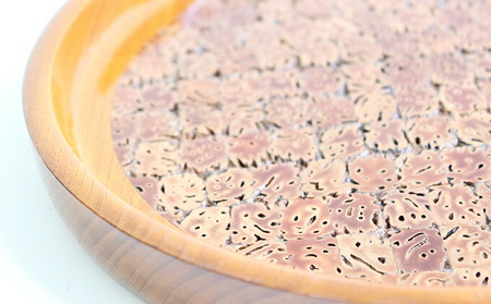 桃の実　象嵌盆　9寸