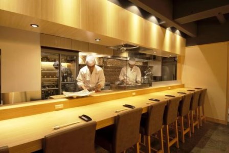 赤坂あじさい 和食 ペアお食事券「特製大トロ鍋+山形牛ローストビーフコース」ギフト 人気 オススメ 福利厚生 プレゼント ディナー 東京 チケット 記念日 お祝い 支援 aa-okolx 特製大トロ鍋+山形牛ローストビーフコース