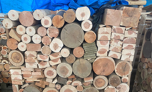 金山町産 乾燥 杉薪 小 約13kg 針葉樹 薪ストーブ キャンプ アウトドア 焚火 焚き火 暖炉 薪風呂 F4B-0306