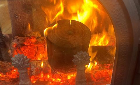 金山町産 乾燥 杉薪 中 約23kg 針葉樹 薪ストーブ キャンプ アウトドア 焚火 焚き火 暖炉 薪風呂 F4B-0307