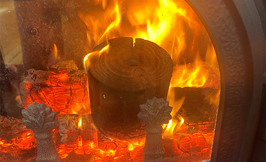 金山町産 乾燥 杉薪 小 約13kg 針葉樹 薪ストーブ キャンプ アウトドア 焚火 焚き火 暖炉 薪風呂 F4B-0306