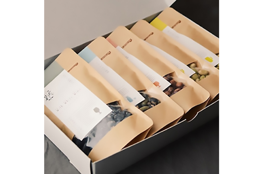 豆菓子 秘伝豆塩味 1袋 くらかけ豆 塩味 2袋 赤大豆 塩味 1袋 黒豆の砂糖がけ 1袋 [萩原農園 山形県 高畠町 tk06ayt110001] お菓子 和菓子 大豆 砂糖 個包装 つまみ 小分け おつまみ