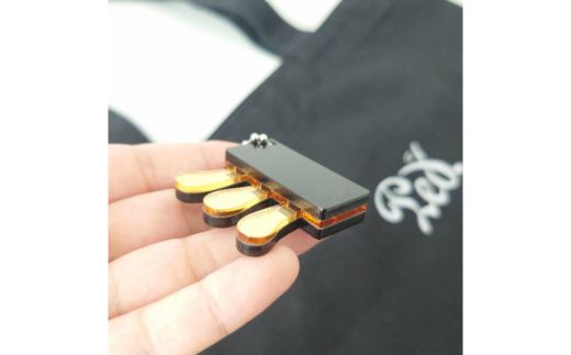 No.2822ピアノ・ペダルのキーホルダー