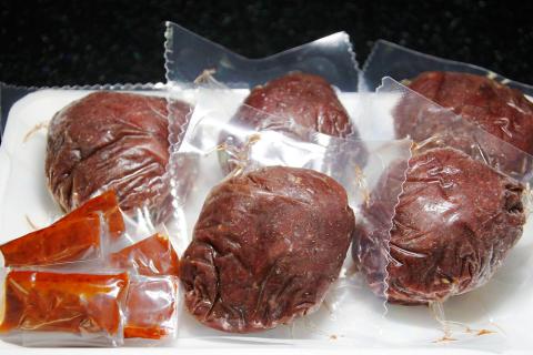 [日本三大馬刺し 会津] 会津馬刺しユッケ 50g×5｜会津 馬刺し 馬肉 赤身 福島 グルメ ユッケ 馬 肉刺し 馬刺身 タレ付 本場 ギフト 贈答用 冷凍 [0553]