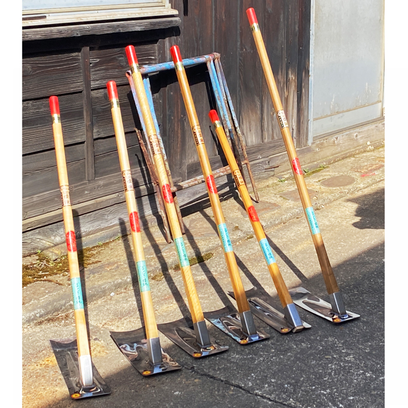 選べる姫鍬の平鍬｜クワ くわ 鍬 農機具 畑仕事 畑 農園 農業 農業用品 耕作鍬 農作業 除草作業 除草 草取り 草とり 鍛冶屋 庭 植物 家庭菜園 庭作業 草ぬき 土壌 [1197]