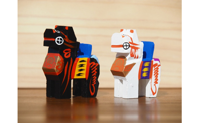 【ふるさと納税】三春駒 セット 一合マス入り 白黒 伝統工芸品 張り子 だるま ミニチュア 手づくり 縁起物 魔除け お守り おしゃれ  置物 インテリア おもちゃ