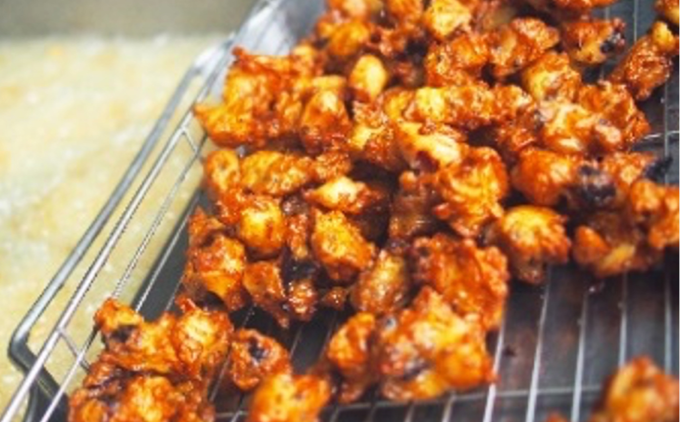 ピリ辛いかげそ揚げ 1kg | ピリ辛 いかげそ揚げ すり身入り おつまみ かまぼこ風 七味唐辛子入り 魚 旨み 貴千 いわき市 ふるさと納税 | AB011