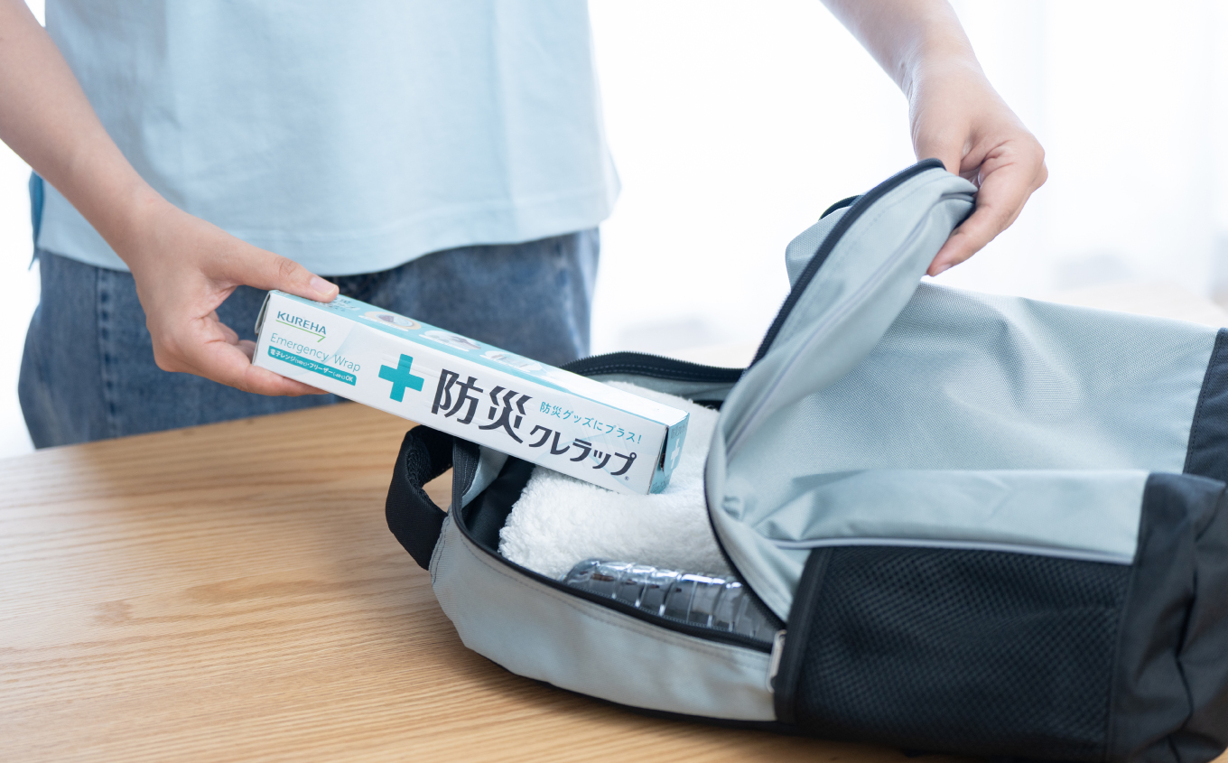 防災クレラップ　ミニ50ｍ（30本） | 防災クレラップ ミニ50m 30本セット ラップ 防災グッズ 非常用 備蓄用品 家庭備蓄 台所用品 多用途ラップ 使えるラップ パック入災害避難 皿敷き 臭い抑制 おむつ代替 アウトドア 防災セット 企業備蓄 オフィス備蓄 クレハ ラップブランド 日本製 キッチン消耗品 まとめ買い セット | AP009