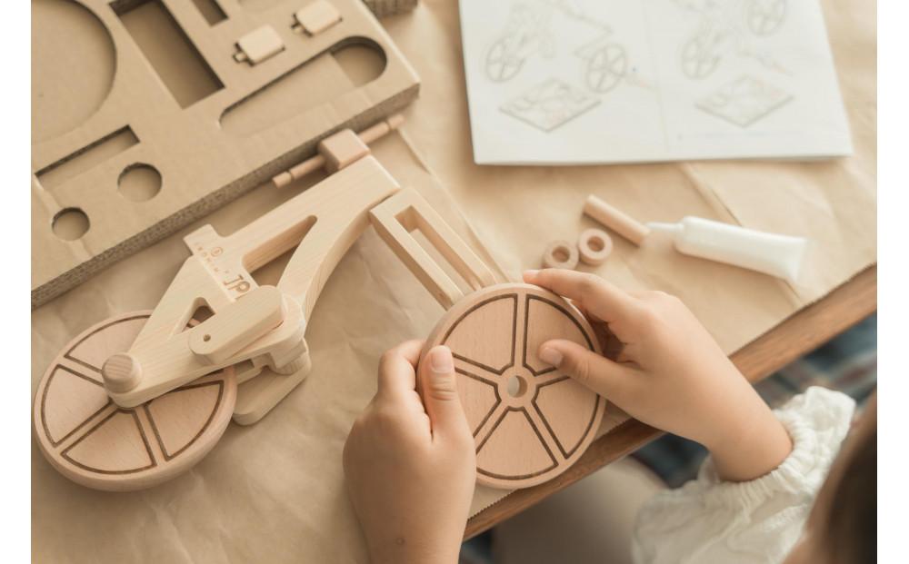 檜のおもちゃ　IKONIH　木の自転車