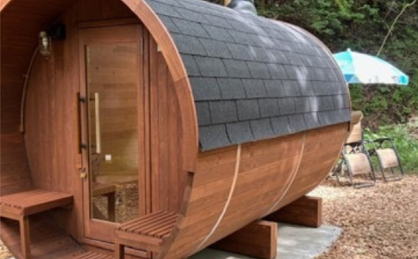 こびとの森「森のサウナ」　2人用 | 森のサウナ バレルサウナ 自然体験 森林浴 サウナ旅 国産ヒノキ ピリッと水風呂 伏流水使用 自然の癒し サウナデトックス 森の癒し 体験型返礼品 静かな森 サウナセラピー | KM002-2s 2人用