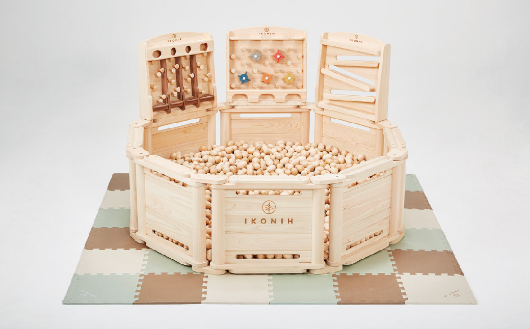 檜ボールプール（IKONIHプール）オプションフェンス付きMサイズ（直径約1.5m） | 檜 ボールプール 木製 IKONIH プール オプションフェンス付き Mサイズ 日本製 ヒノキ 無塗装 安全 安心 知育玩具 室内遊具 木育 出産祝い 誕生日 プレゼント 高級 保育園 幼稚園 人気 期間限定 送料無料 | DE022-m