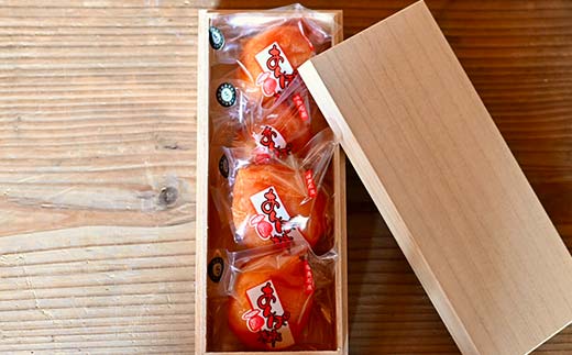 【贈答用】自然栽培あんぽ柿 桐箱 300g（3～4 個入り）  柿 かき デザート フルーツ 果物 くだもの 果実 食品 F20C-968