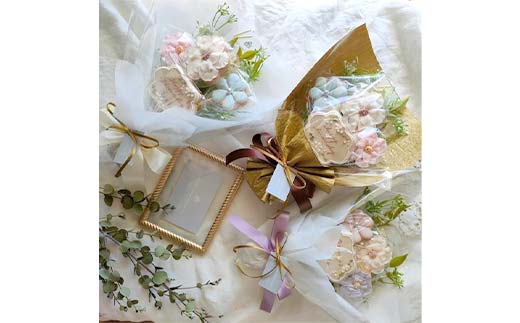 大切な人の結婚祝いに！花束風アイシングクッキー happy weddingプレート付き F6U-336
