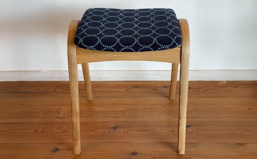 ラ・ビーダオリジナルスツール　ブルーベリー（濃紫系）／ナラ材　 【木製 椅子 いす イス チェア オリジナル 家具 インテリア 日用品 新生活 暮らし】【07521-0141】