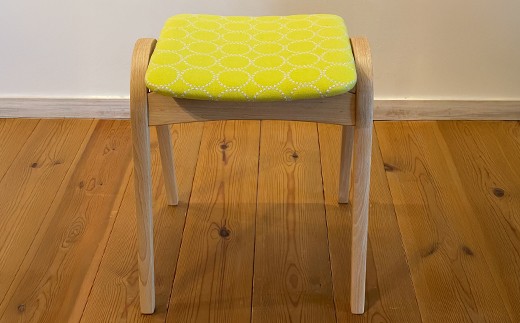 ラ・ビーダオリジナルスツール　なのはな（黄色系）／ビーチ材 【木製 椅子 いす イス チェア オリジナル 家具 インテリア 日用品 新生活 暮らし】【07521-0142】