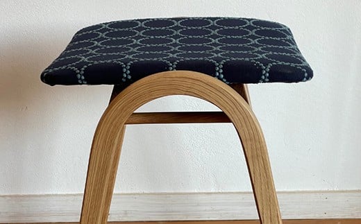 ラ・ビーダオリジナルスツール　ブルーベリー（濃紫系）／ナラ材　 【木製 椅子 いす イス チェア オリジナル 家具 インテリア 日用品 新生活 暮らし】【07521-0141】