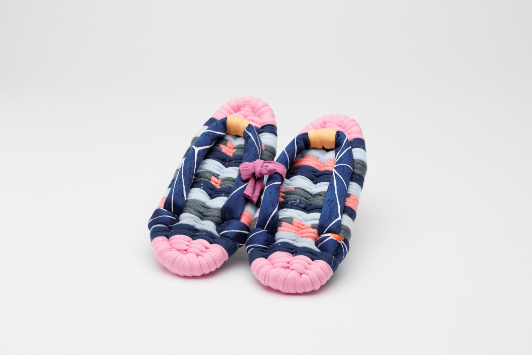 手作りカラフル布ぞうり Mサイズ(22.5cm～23.5cm)　【布ぞうり スリッパ 敬老の日 贈り物 室内 洗える 手作り ペア 布ぞうり 福島 カラフル ギフト かわいい プレゼント 家族 友人 楢葉 福島 母の日 父の日 敬老の日 お祝い ギフト プレゼント 】 Mサイズ（22.5～23.5cm）