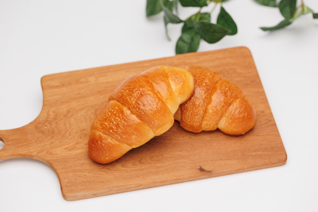 塩パン12個セット　【塩パン バター 12個セット リピーター多数 香り 焼きたて フレッシュ パン 朝食 手作り お取り寄せ ギフト ベーカリー おすすめ 人気 プレゼント 冷凍 日持ち 人気 福島 母の日 父の日 敬老の日 誕生日 ギフト 贈り物】