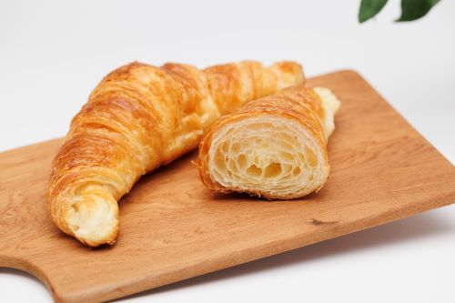 ＼リピーター多数！／バター香る クロワッサン　12個セット【クロワッサン バター 大きな 12個セット リピーター多数 香り 焼きたて パン 朝食 手作り お取り寄せ ギフト ベーカリー おすすめ 人気 プレゼント 冷凍 日持ち 人気 福島 母の日 父の日 敬老の日】