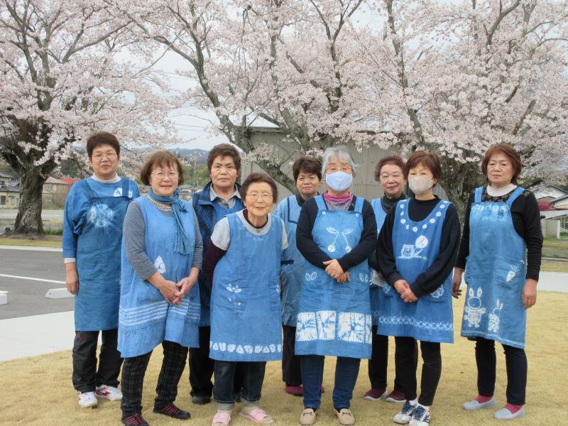 【数量限定】藍染めストール（絹）~ストライプショール房付き~ ならは藍染め会 【ストール 藍染め 生葉染め 絹 シルク ギフト 贈り物 プレゼント ギフト対象品 藍 手作り 手染め ハンドメイド 鮮やか 福島 楢葉 ファッション 母の日 父の日 敬老の日 お祝い ギフト プレゼント 】